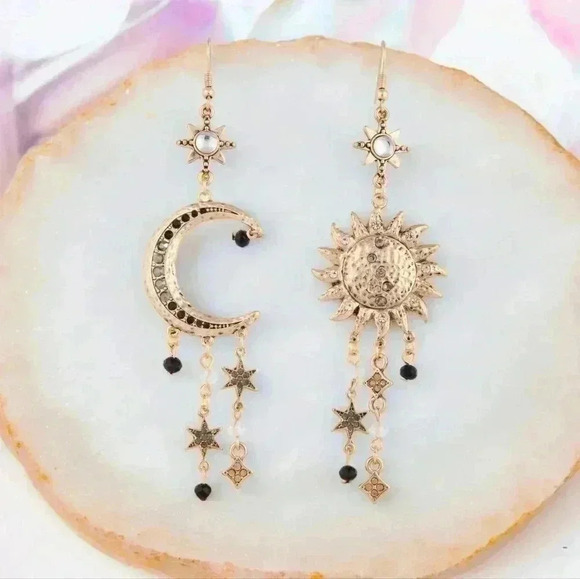 🆕️Boho Chic Vintage Sun Moon Design Rhinestone Asymmetric Dangle Earrings ☀️🌙 - Picture 1 of 12